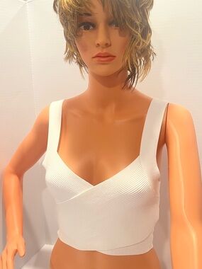 Babaton Women’s Sculpt Knit Greek Ribbed V-Neck Cropped Tank Top NWT